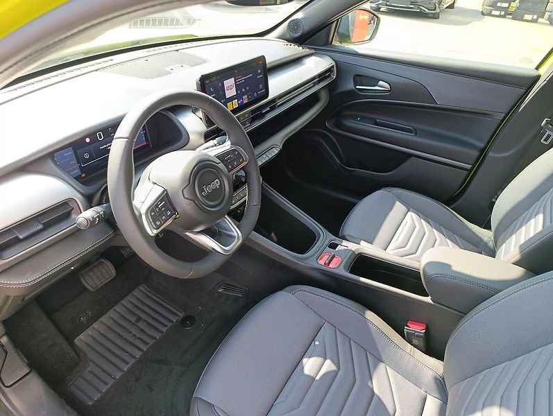 Jeep Avenger (2026) Altitude 1.2 Tur. e-Hybrid aut - fotka 13 z 29