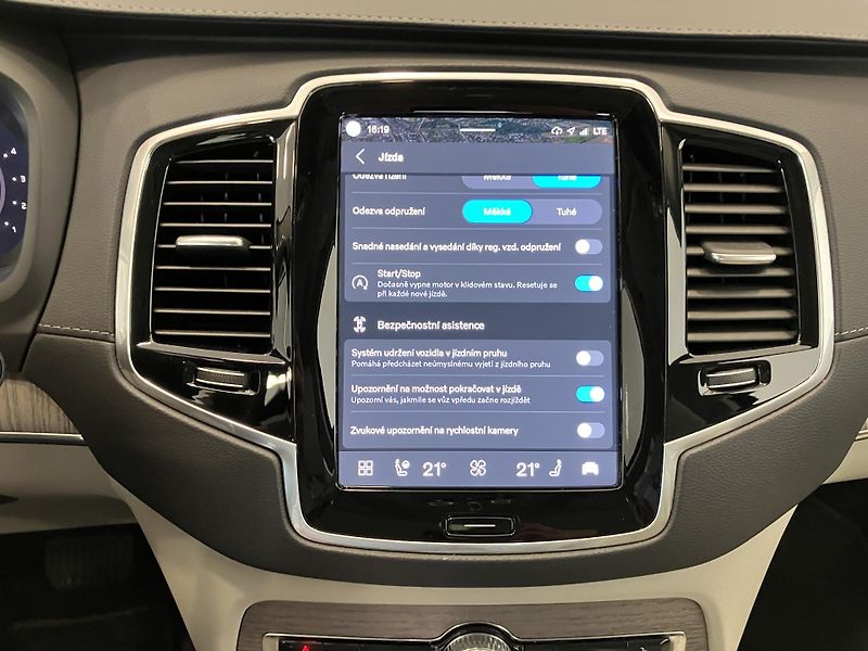 Volvo XC90 B5 AWD Ice Line Plus Dark AT8 - fotka 39 z 50
