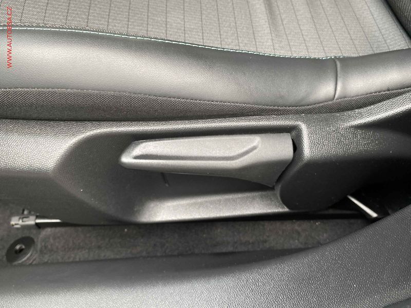 Peugeot 208 (2020) 1.2 PT, Allure, LED, panor - fotka 14 z 18
