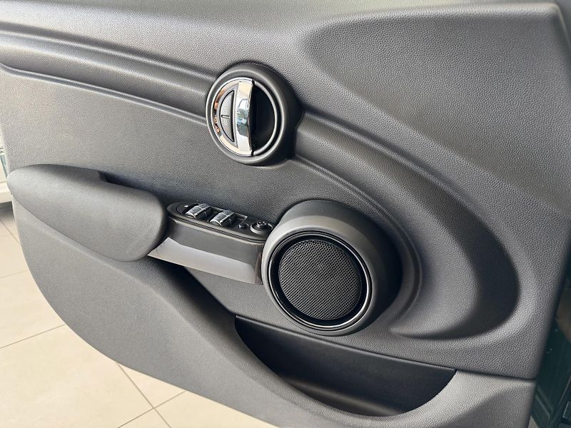 Mini Cooper 1,5T 100kW*VyhřívanáSedadla - fotka 24 z 29