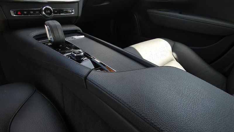 Volvo V90 B4 mHEV AWD aut. Momentum Pro - fotka 6 z 23