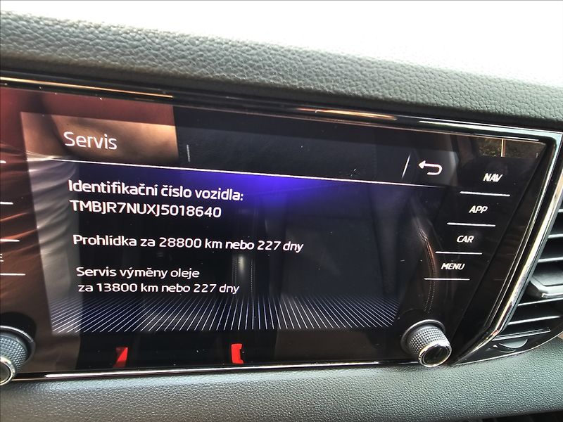 Škoda Karoq 1,5 TSi 110 KW DSG STYLE+ KŮŽE - fotka 24 z 49