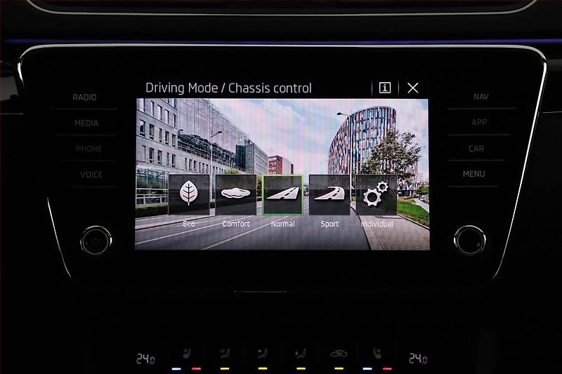 Škoda Superb (2021) Laurin&Klement 2.0 TDI - fotka 16 z 24