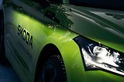 Automobilka Škoda pokořila s plně elektrickým vozem SUV Enyaq RS rekord v nejdelším souvislém driftu na ledě.