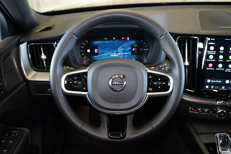 Volvo XC60 T8 PLUS Black Edition, 360°,HK - fotka 23 z 47