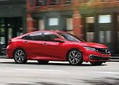 Honda Civic Sedan (+80 000 Kč za motor 1.6 i-DTEC) Cena od 554 900 Kč