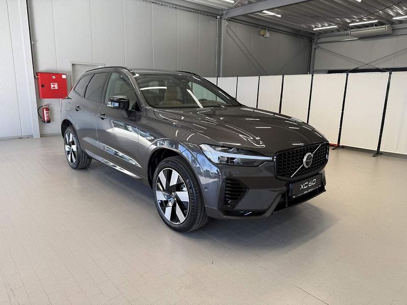 Volvo XC60 (2025) T8 AWD  ULTRA Dark 2025 - fotka 2 z 16