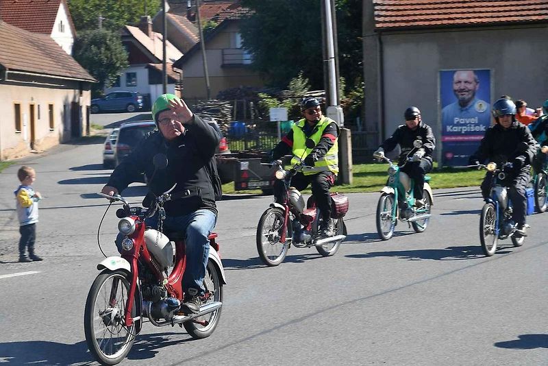 Kublovský sraz mopedů