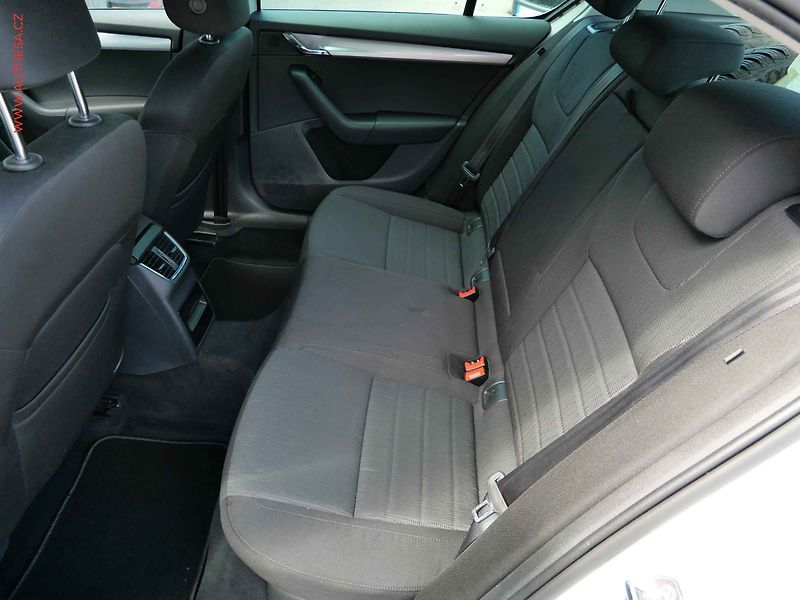 Škoda Octavia (2015) 2.0 TDi, ČR, Navi, bixen - fotka 10 z 24