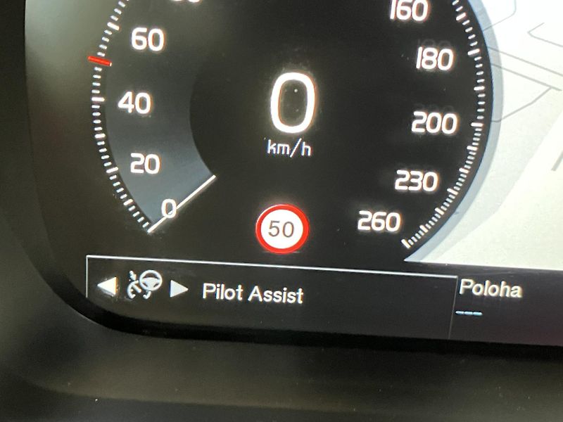 Volvo XC90 D5 AWD R-Design AT8, ČR - fotka 31 z 54