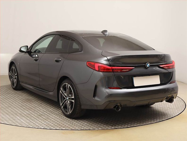BMW Řada 2 (2021) Sport Line 218d, Automat - fotka 4 z 20