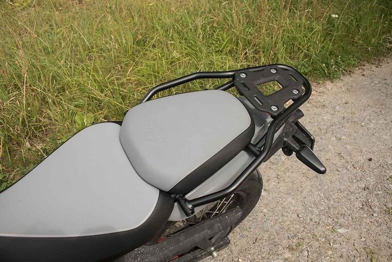 Jízda je příjemná na všech typech povrchu - od hladkého asfaltu až po lehký terén.