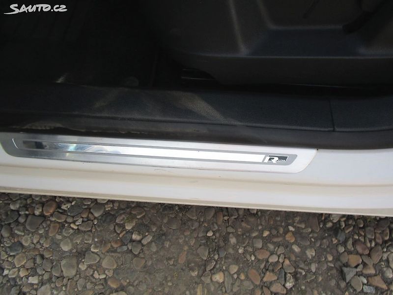 Volkswagen Tiguan 1,4TSI-90KW- NOVÉ ROZVODY - fotka 16 z 32