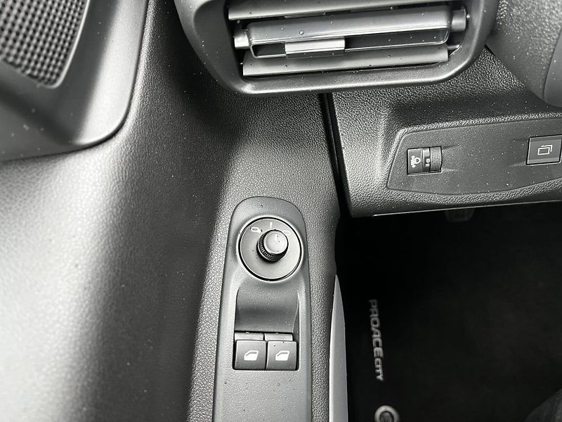 Toyota ProAce City Verso 1.5D MT Business ODBĚR 11/2026 - fotka 25 z 28