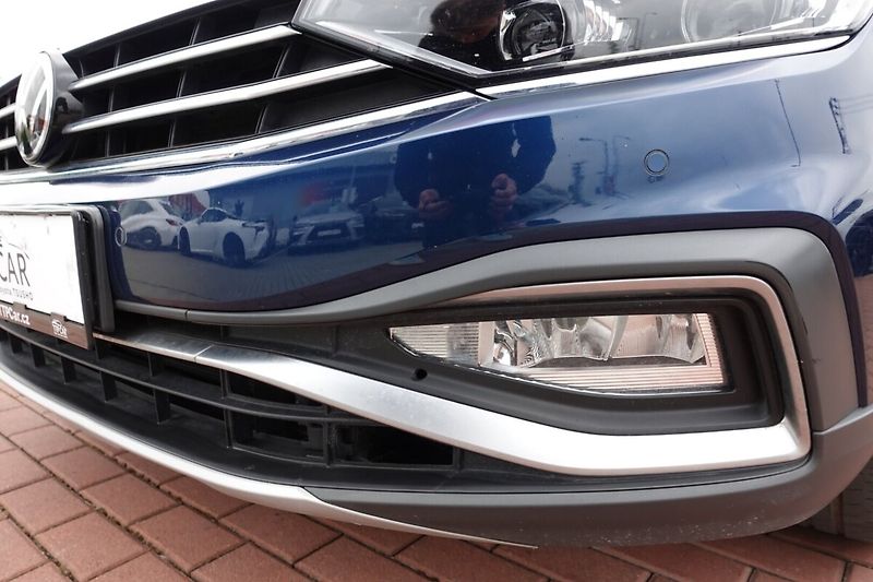 Volkswagen Passat ZLEVNĚNO 2,0TSi 206kW Alltrack - fotka 35 z 37