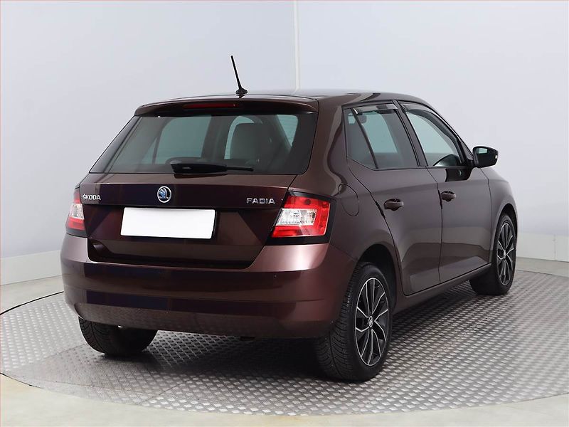 Škoda Fabia (2016) Style 1.2 TSI, Park. senzory - fotka 5 z 16