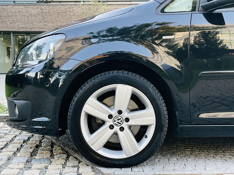 Volkswagen Touran 2.0TD MAN 7MÍST SERVISKA TAŽNÉ - fotka 48 z 48