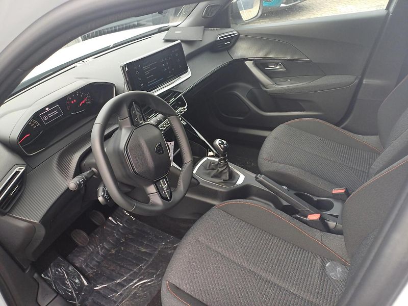 Peugeot 2008 (2026) STYLE 1.2 PurTech 100 k manuál - fotka 1 z 23