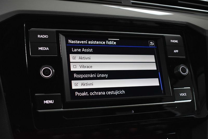 Volkswagen Passat 1.5 TSI BUSINESS*ACC*DPH*ČR 1M - fotka 27 z 35