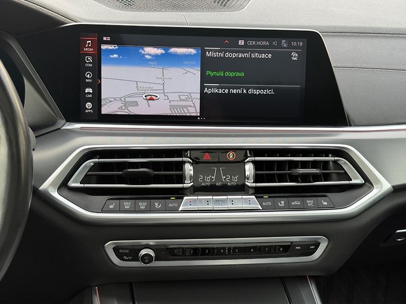 BMW X5 xDrive40i - fotka 12 z 22
