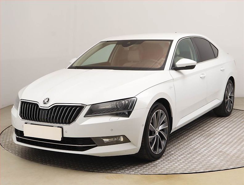 Škoda Superb (2017) Laurin&Klement 2.0 TSI - fotka 2 z 24