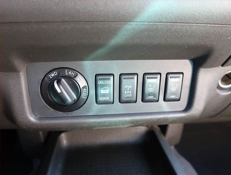 Nissan Navara (2008) 2.5 DCi, 4X4 - fotka 16 z 18