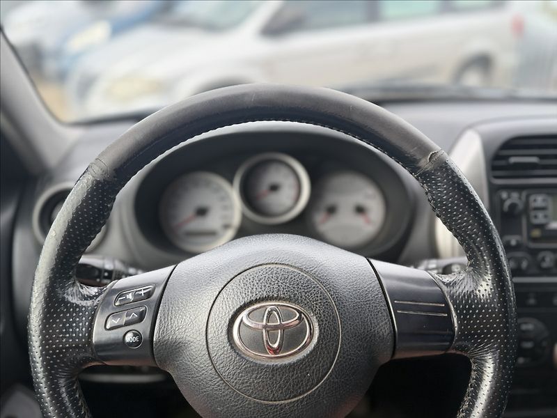 Toyota RAV4 2,0 D-4D 4X4 TAŽNÉ - fotka 12 z 22