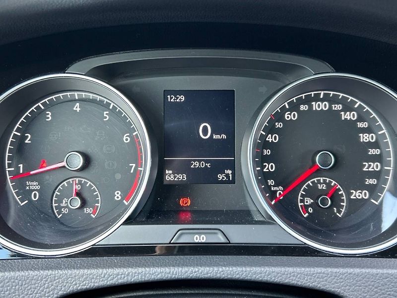 Volkswagen Golf (2018) 1.4 TSI R-Line - fotka 25 z 32