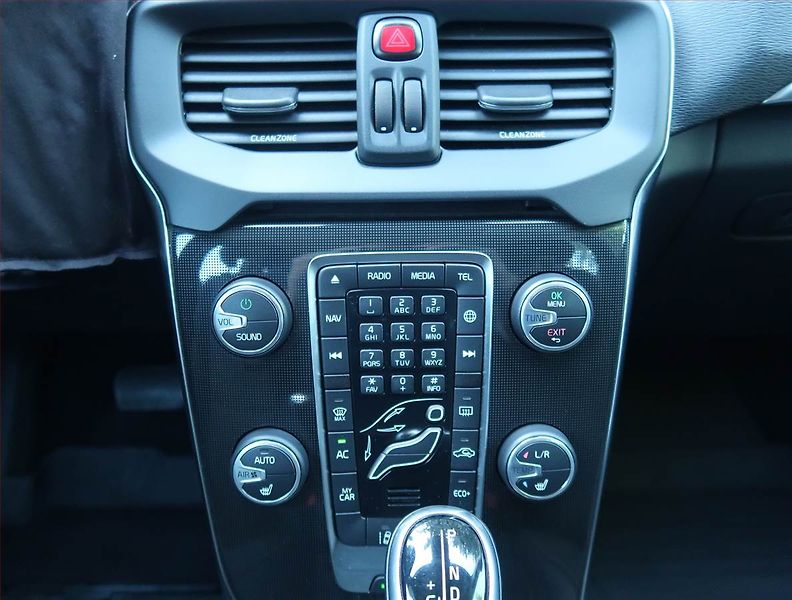 Volvo V40 (2016) 2.0 D3, Automat, Serv.kniha - fotka 12 z 18
