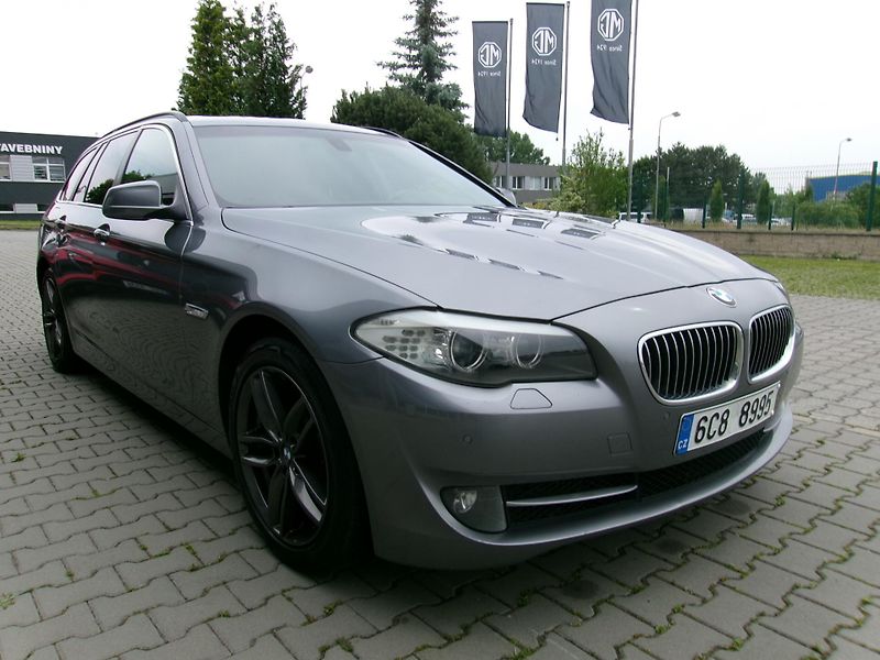 BMW Řada 5 (2010) 520d combi  - fotka 2 z 28