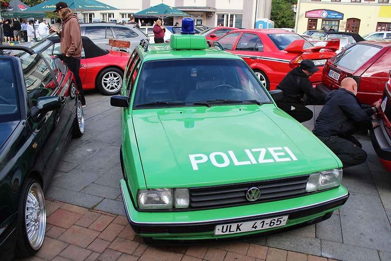 V severočeském Litvínově se uskutečnil premiérový Autofest. Na snímku je luxusní Porsche 911 Spirit.