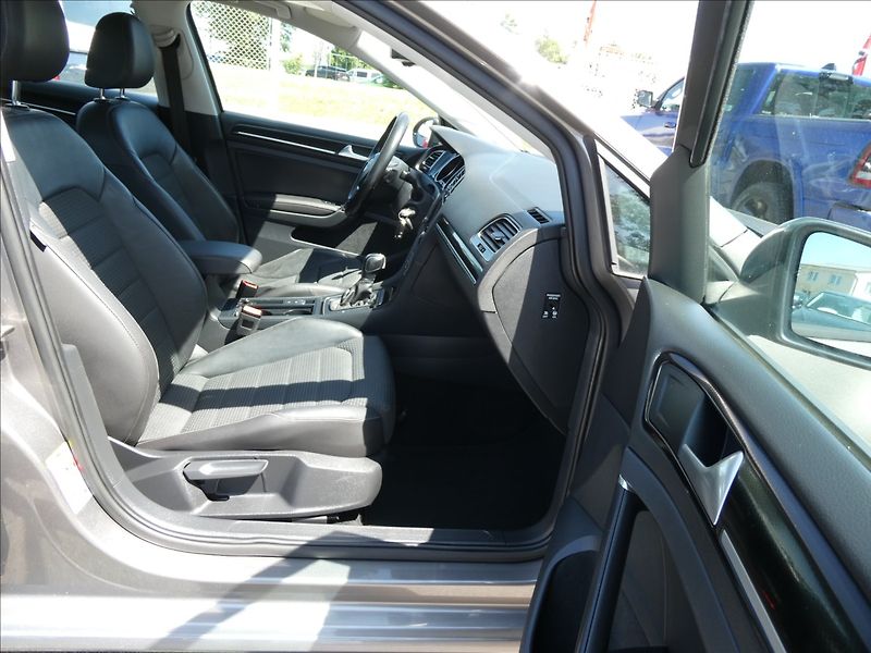 Volkswagen Golf 1,4 TSi 103kW DSG, webasto - fotka 25 z 51