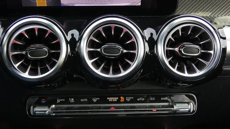 Mercedes-Benz GLB 35 4MATIC AMG - fotka 16 z 23