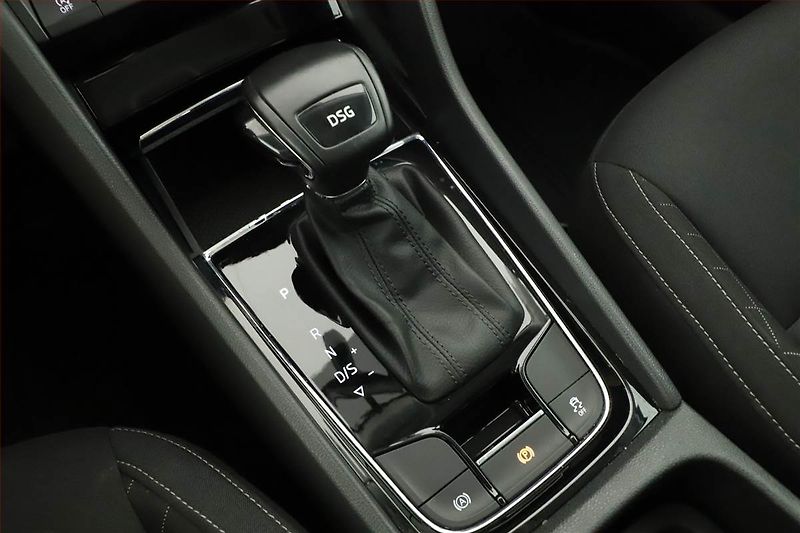 Škoda Karoq (2020) 1.6 TDI, Automat, Navi - fotka 10 z 21