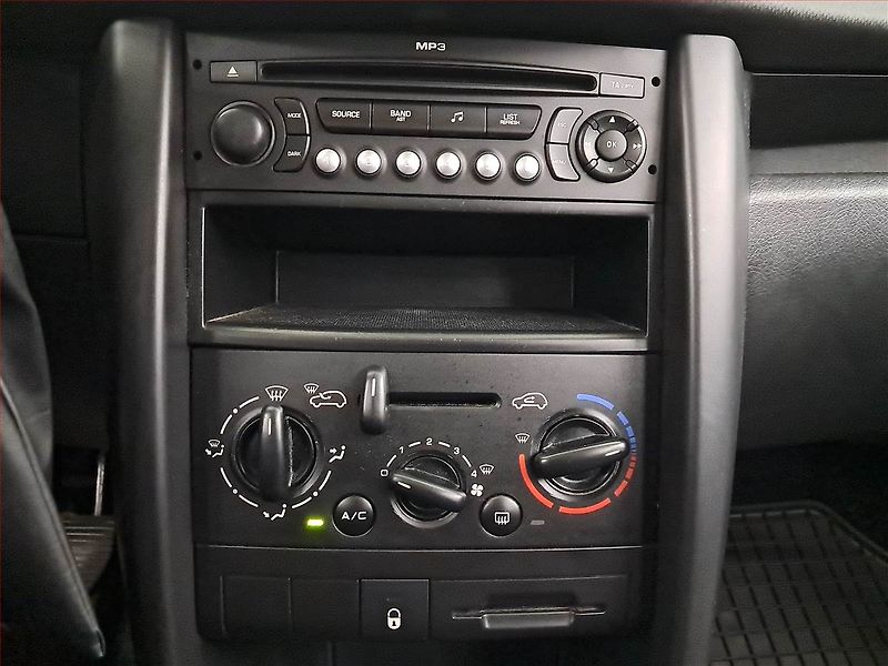 Peugeot 207 (2009) 1.4 VTi, oblíbený vůz - fotka 14 z 15