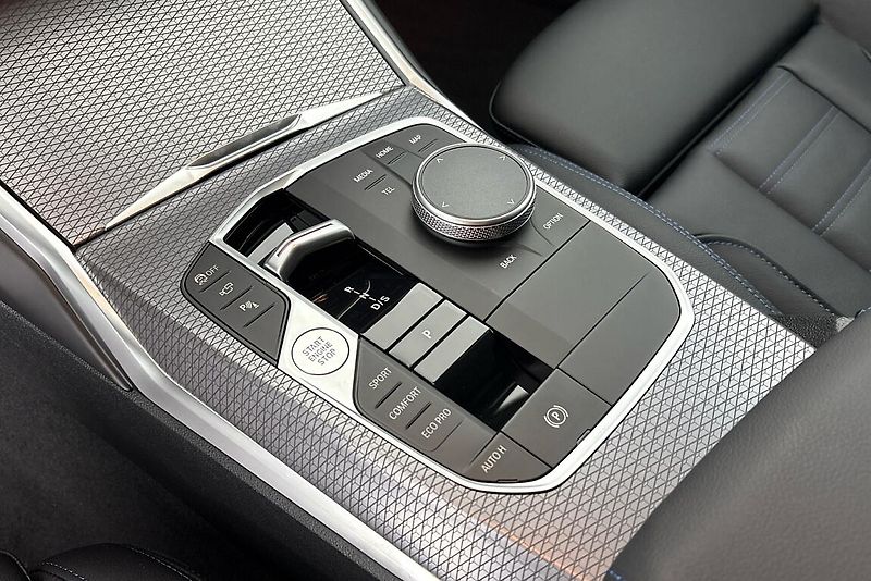 BMW Řada 3 řady 3 | 330d xDrive - fotka 22 z 24
