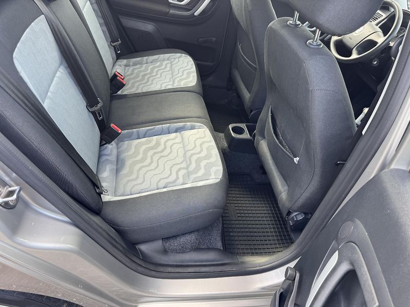 Škoda Fabia 1.6,77kw,AUTOMAT,klima - fotka 15 z 33