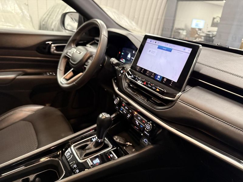 Jeep Compass (2022) 1.3 T4 PHEV REZERVOVÁNO - fotka 27 z 55