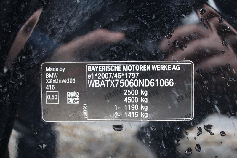 BMW X3 xDrive30d Mpaket CZ  - fotka 20 z 20