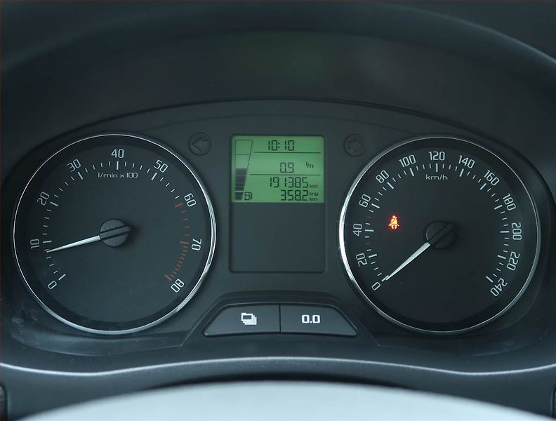 Škoda Fabia (2010) Ambition 1.2 TSI, Tempomat - fotka 11 z 16