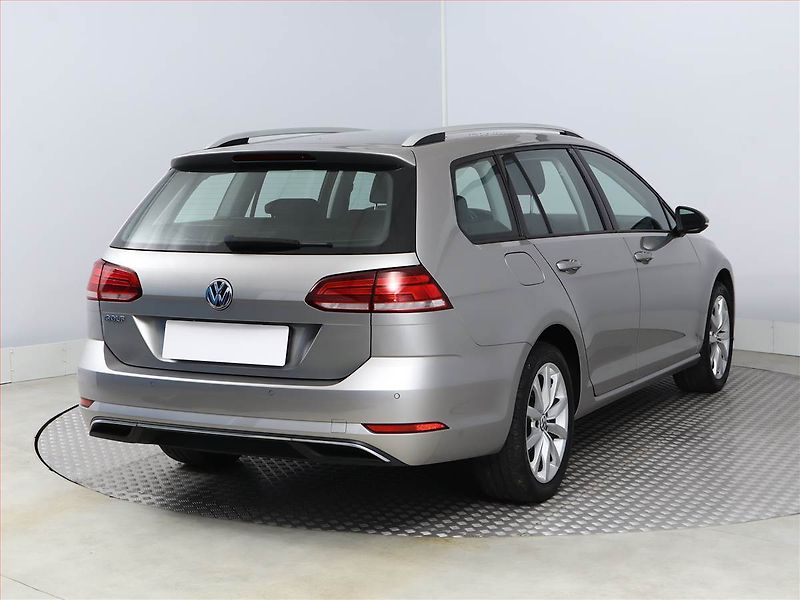 Volkswagen Golf (2018) 1.0 TSI, Tempomat - fotka 5 z 17