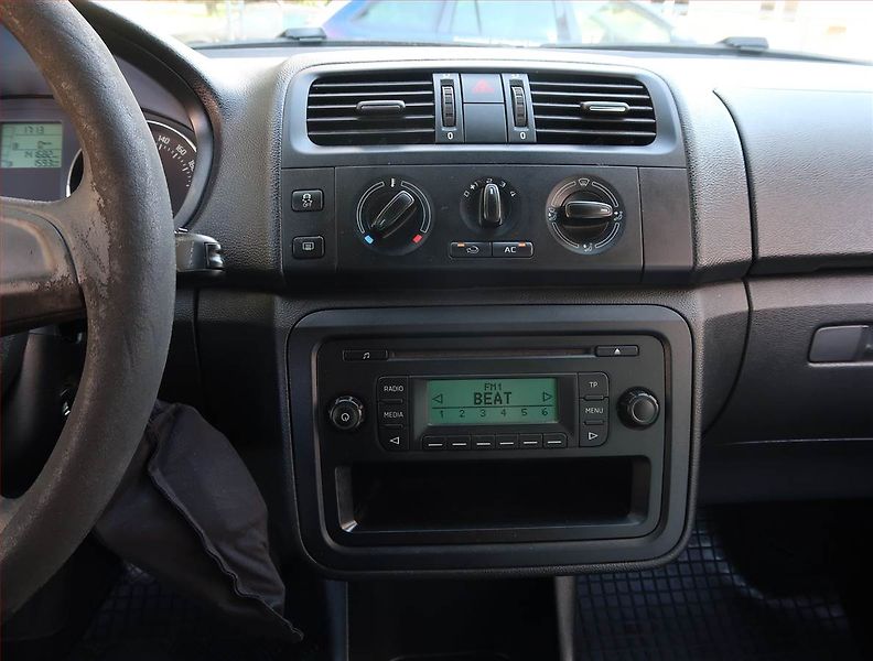 Škoda Fabia (2013) Ambition 1.6 TDI, ČR,1.maj - fotka 12 z 16