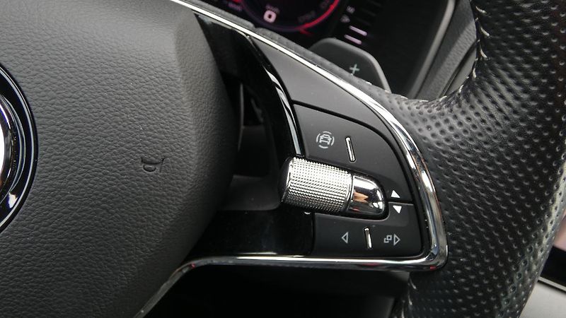 Škoda Karoq 1,5 TSI DSG Sportline - fotka 13 z 23