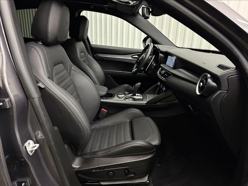 Alfa Romeo Stelvio VELOCE 206kW Q4 PANORAMA R21 - fotka 38 z 41