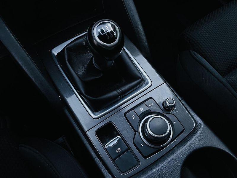 Mazda CX-5 2.0i MANUÁL VÝHŘEV SENZORY LED - fotka 33 z 41