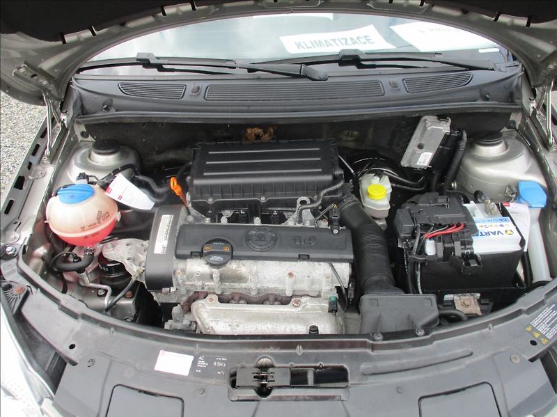Škoda Fabia 1,4 i 16v,aut.klima,serv.kn. - fotka 24 z 37