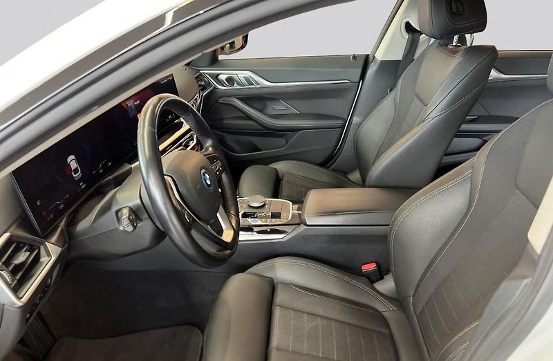 BMW i4 eDrive40 GC Kamera Auto. Park. - fotka 8 z 16