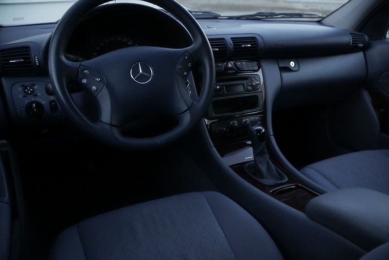 Mercedes-Benz 220 220 CDi ELEGANCE - fotka 13 z 23