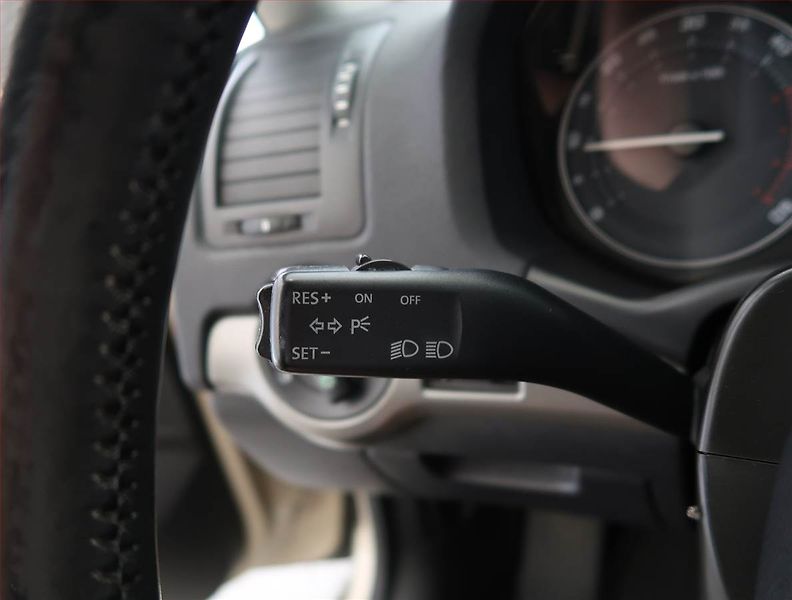 Škoda Octavia (2005) 2.0 TDI, Tempomat - fotka 15 z 19