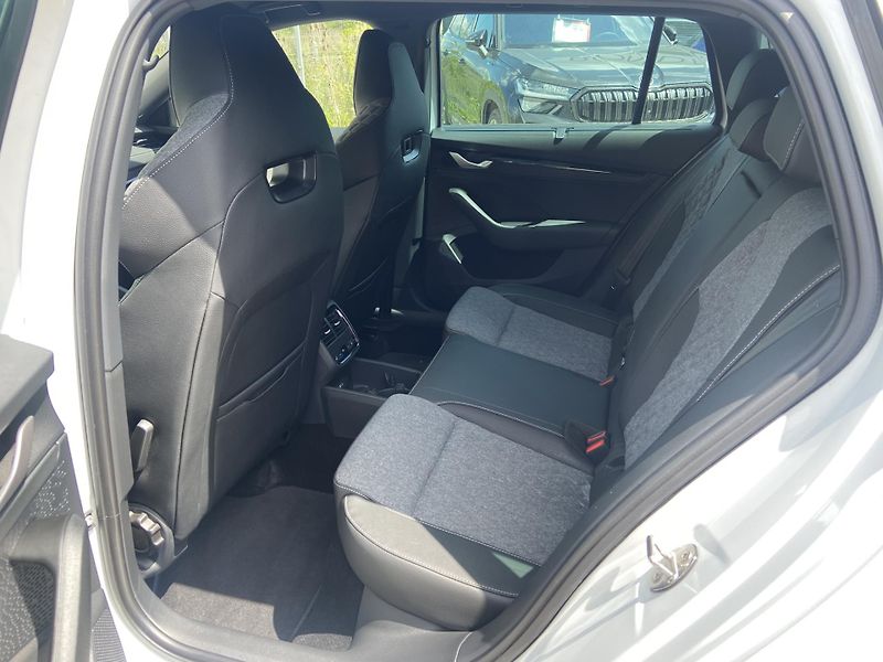 Škoda Octavia 1.5 TSI DSG / 110 kW SportLine - fotka 11 z 27